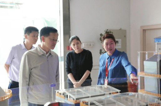 合肥市经济和信息化局王十朋一行莅临利澳国际注册科技调研指导