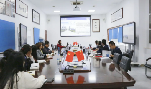 合肥学院人工智能与大数据学院李红教授一行莅临利澳国际注册科技进行学术交流