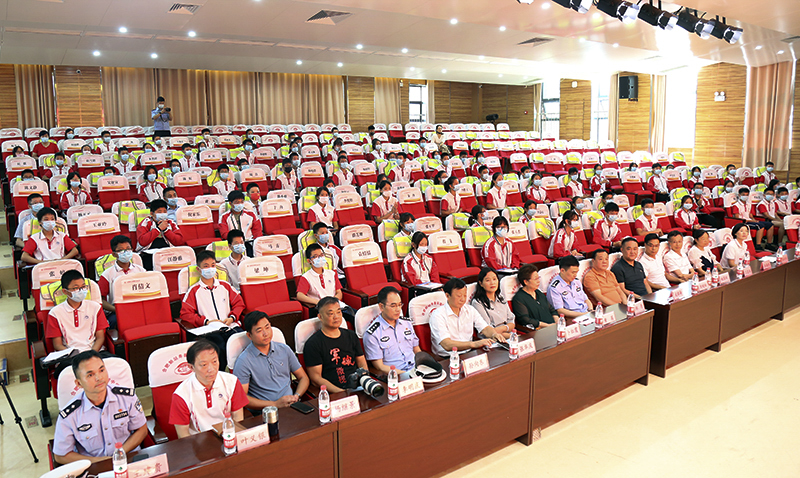 以光之名 护你前行——利澳国际注册科技为合肥新站寿春实验中学捐赠1000套反光服